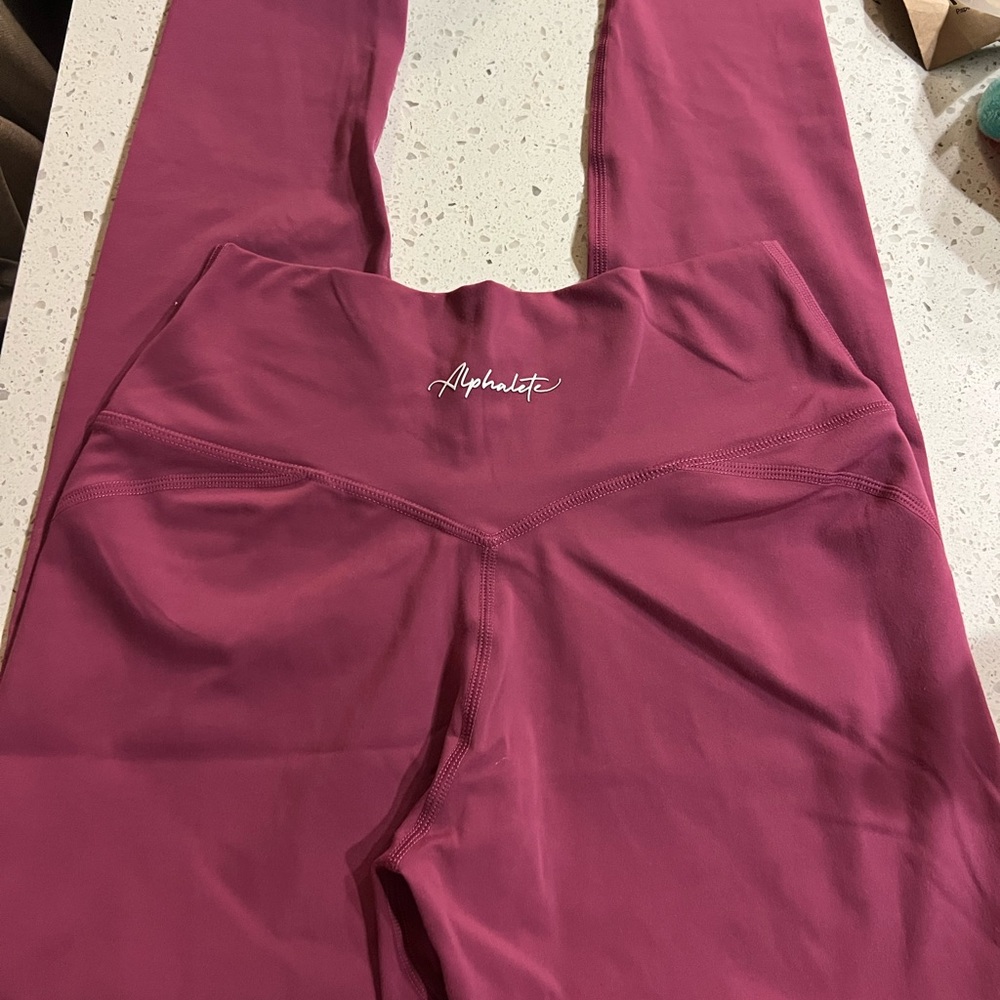 Alphalete Surface Power Legging in Candy Apple M